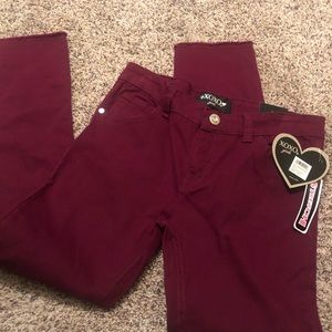 XOXO NWT GIRLS Stretch/burgundy skinny jean